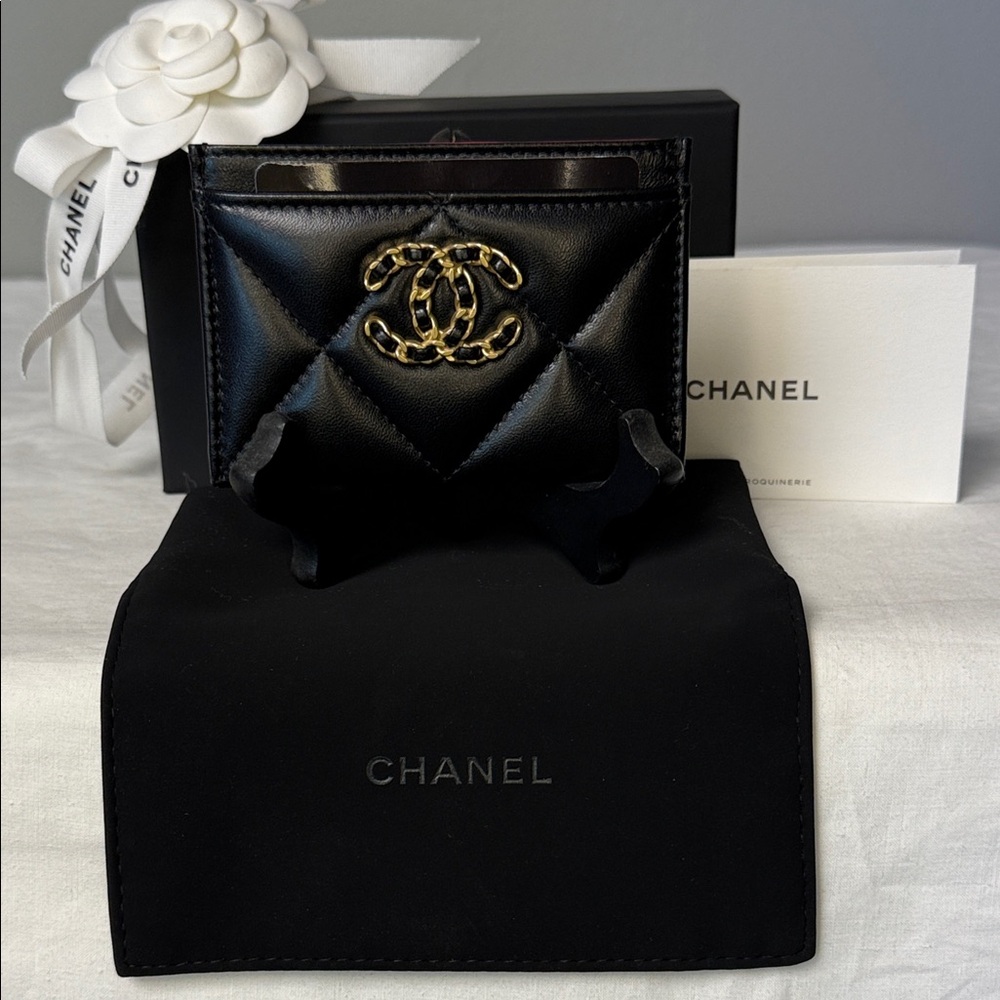 Chanel 19 Black Lambskin Quilted Chain CC Card Holder NIB Limited Edition